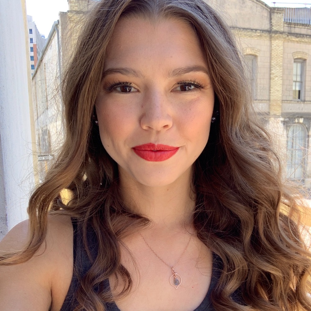 Meet your Posher, Alyssa